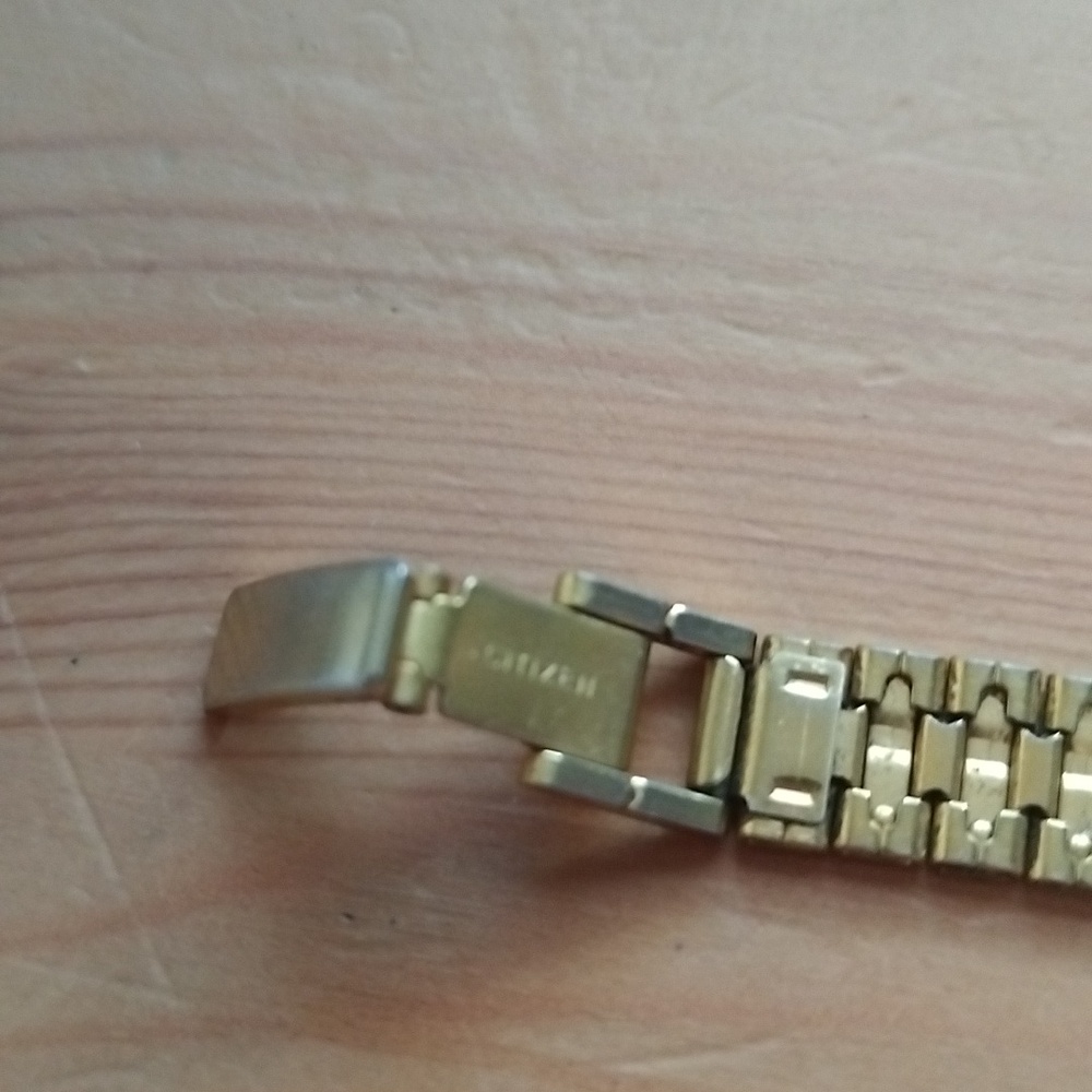 Vtg. Dainty Citizen Quartz Cocktail Black face Gold YP Watch - Picture 4 of 5